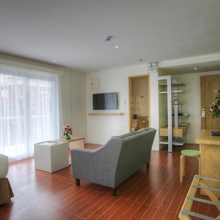 Fersal Hotel Makati Avenue Makati City Exteriör bild