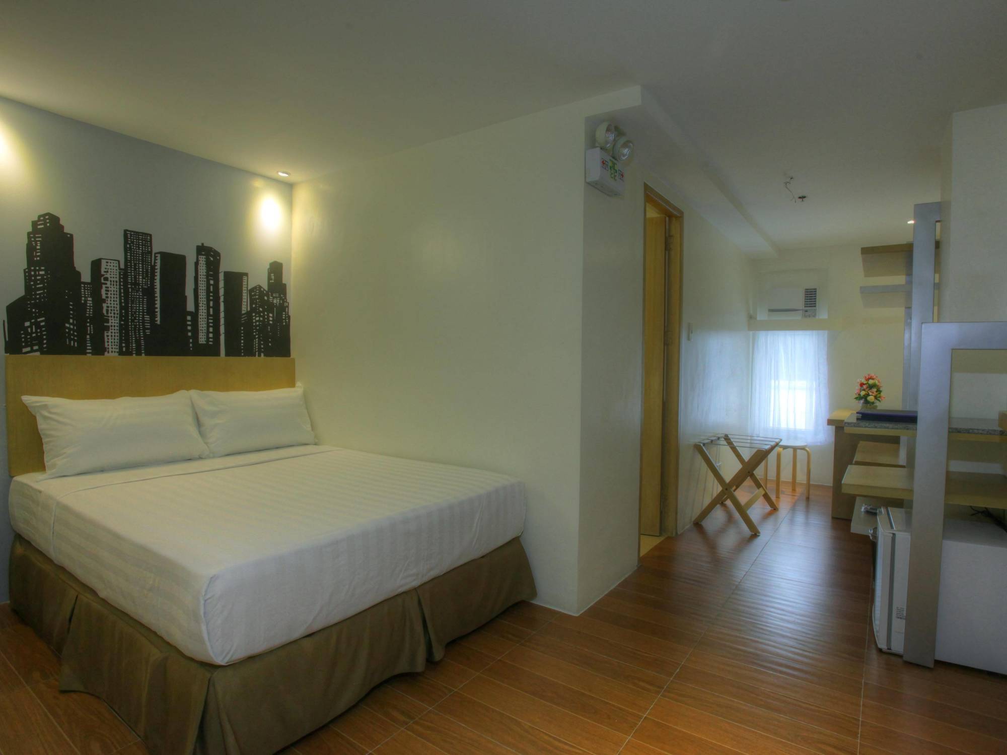 Fersal Hotel Makati Avenue Makati City Exteriör bild
