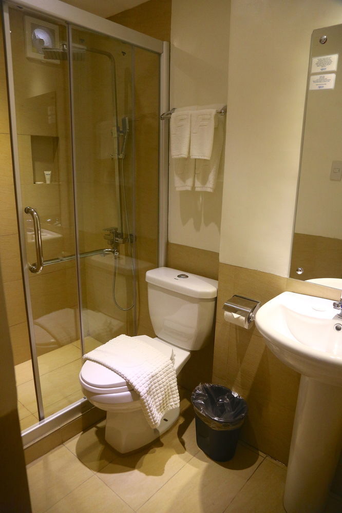 Fersal Hotel Makati Avenue Makati City Exteriör bild