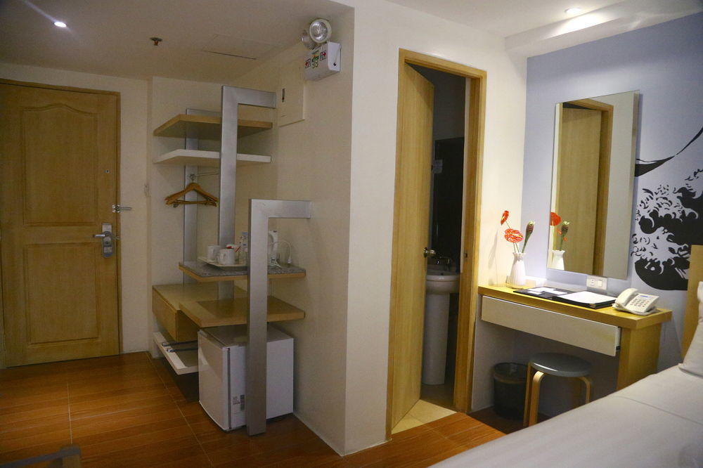 Fersal Hotel Makati Avenue Makati City Exteriör bild